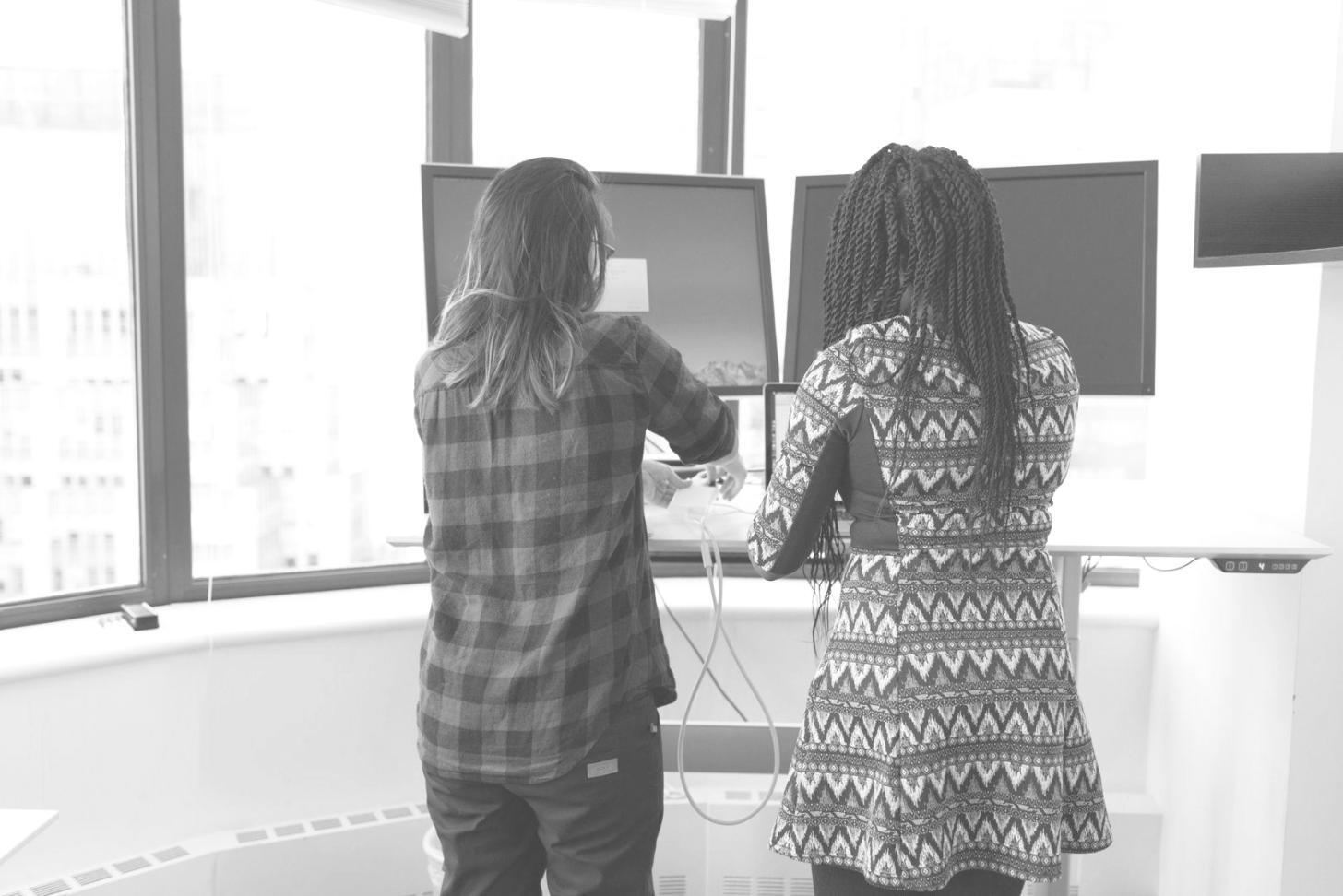 Nachhaltige Finanzierung - Team arbeitet an innovativen Umweltprojekten